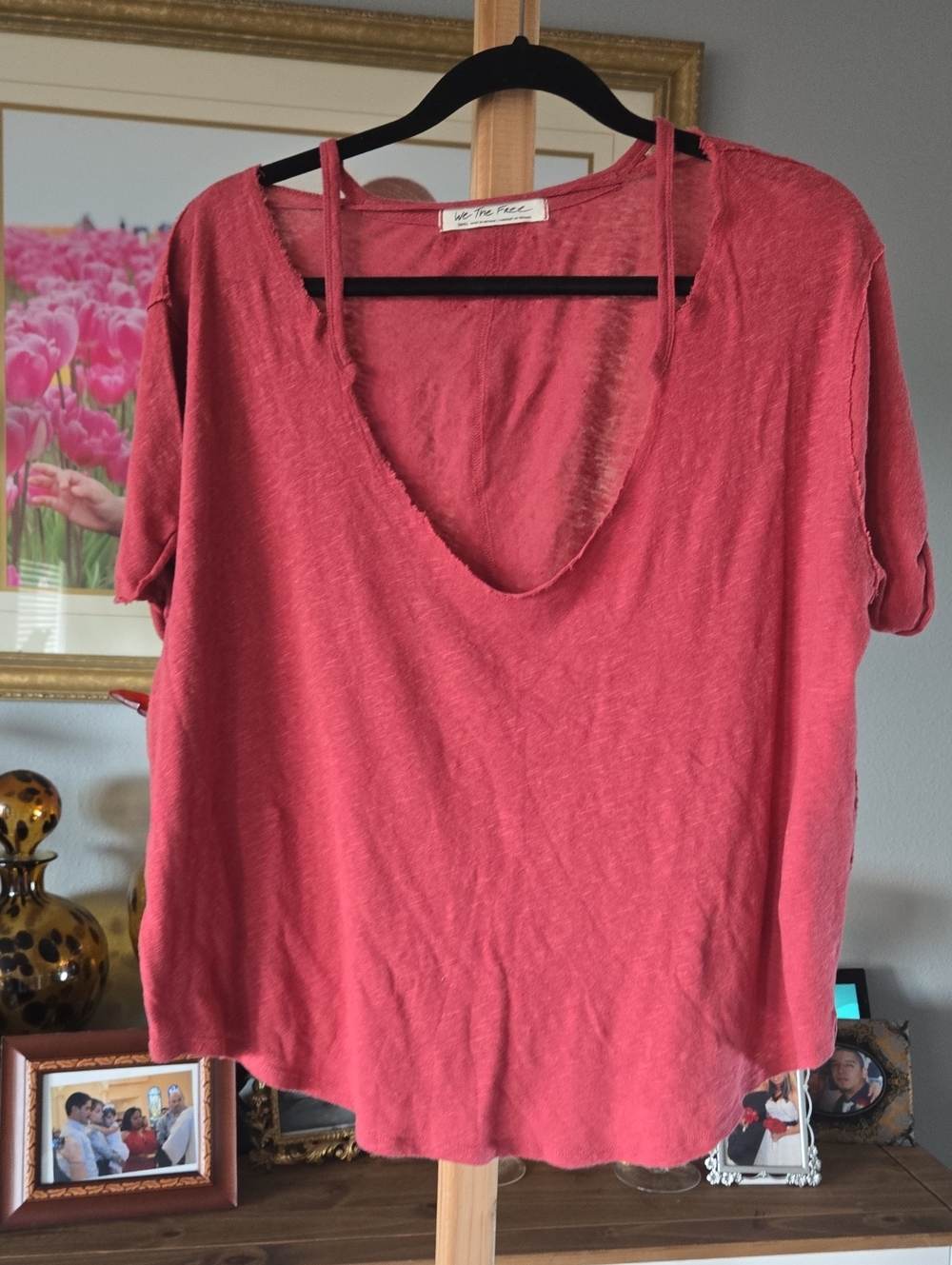 We The Free Salmon Coral Raw-Edge V-Neck Short Sleeve Tee